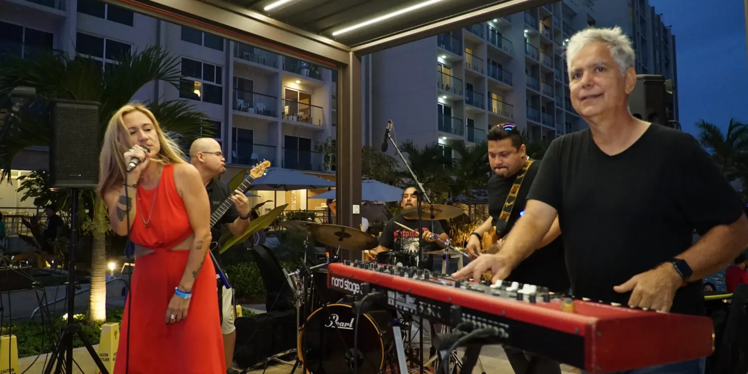 Mónica Porras llenó de música el verano en Caracol.