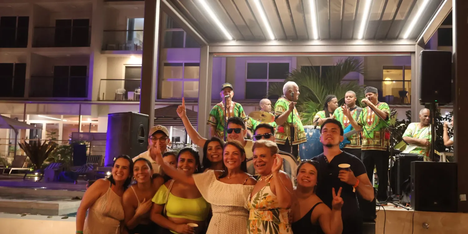 El verano sigue encendido en Caracol con The Beachers.